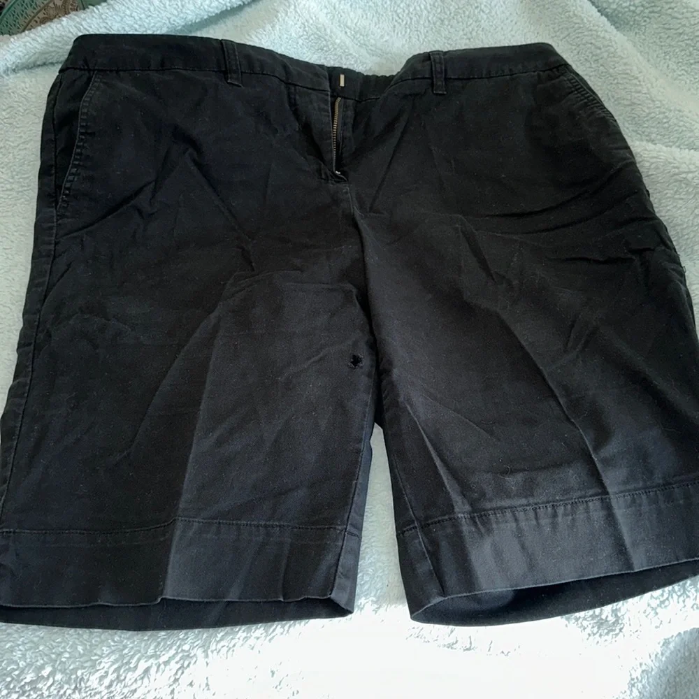 BLACK SHORTS - Picture 1 of 2